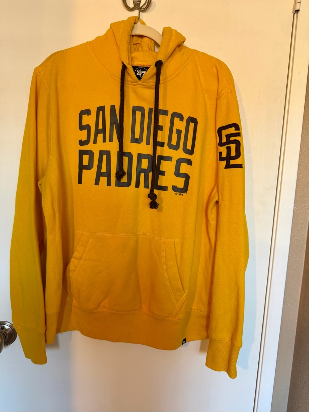47 Gold San Diego Padres Crewneck Pullover Large
